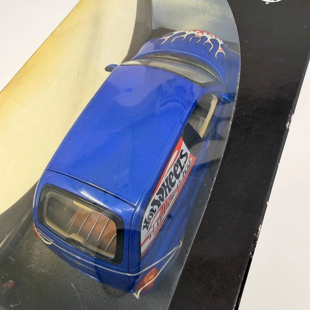 Hot Wheels Chrysler Panel‎ Cruiser 1:18 Diecast Blue Good Flame Graphics 29616